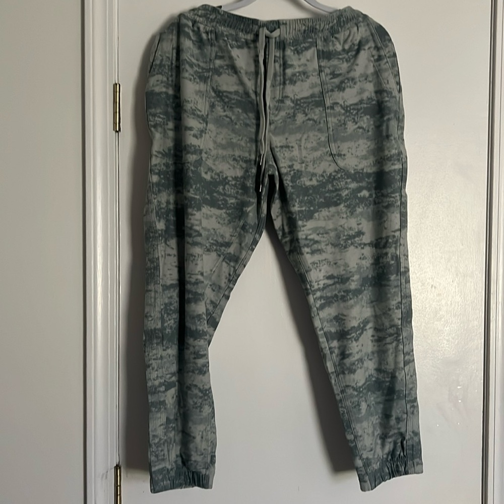 Size xl athleta jogger sweat pants.